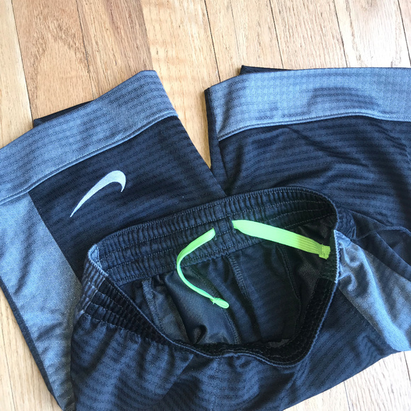 **S O L D** Nike Youth Small Boys Shorts - Picture 4 of 6